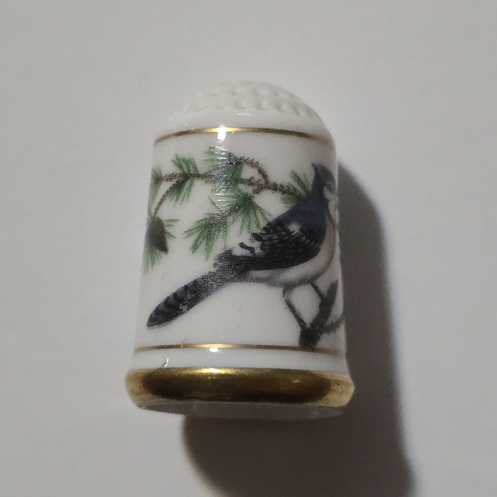 Franklin Mint Limited Edition 1979 Fine Bone China Thimble.